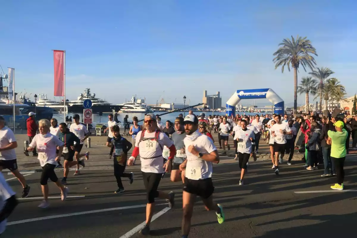 Uns 500 corredors han participat a la Cursa de La Marató al Port de Tarragona