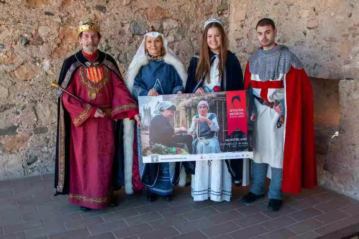 Família reial de la Setmana Medieval amb el cartell