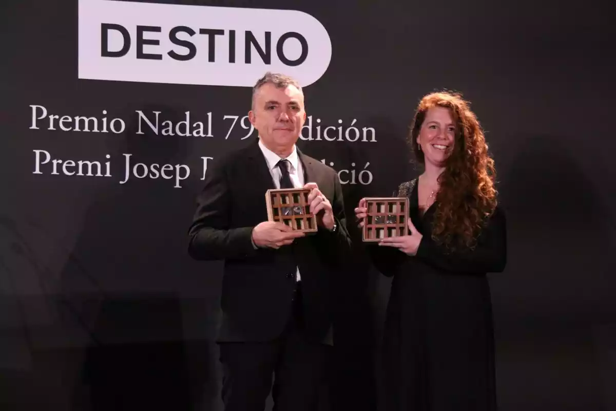 Gemma Ventura, amb el premi Josep Pla.