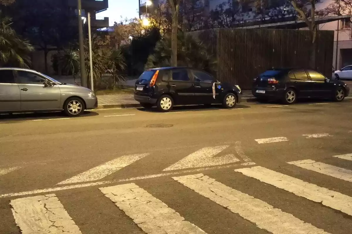 Imatge d'alguns cotxes danyats al barri de Mas Iglesias de Reus