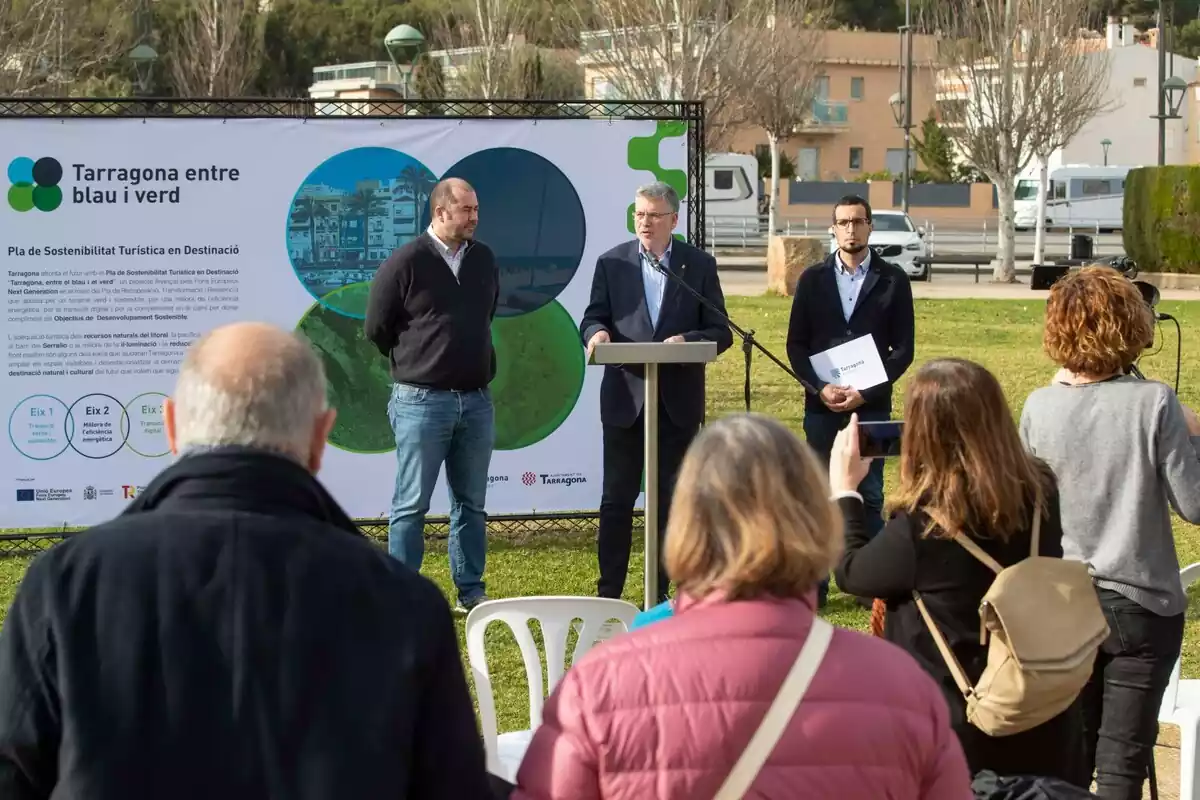 Imatge de la presentació de la inversió prevista en el projecte Tarragona entre blau i verd a la platja de la Mora