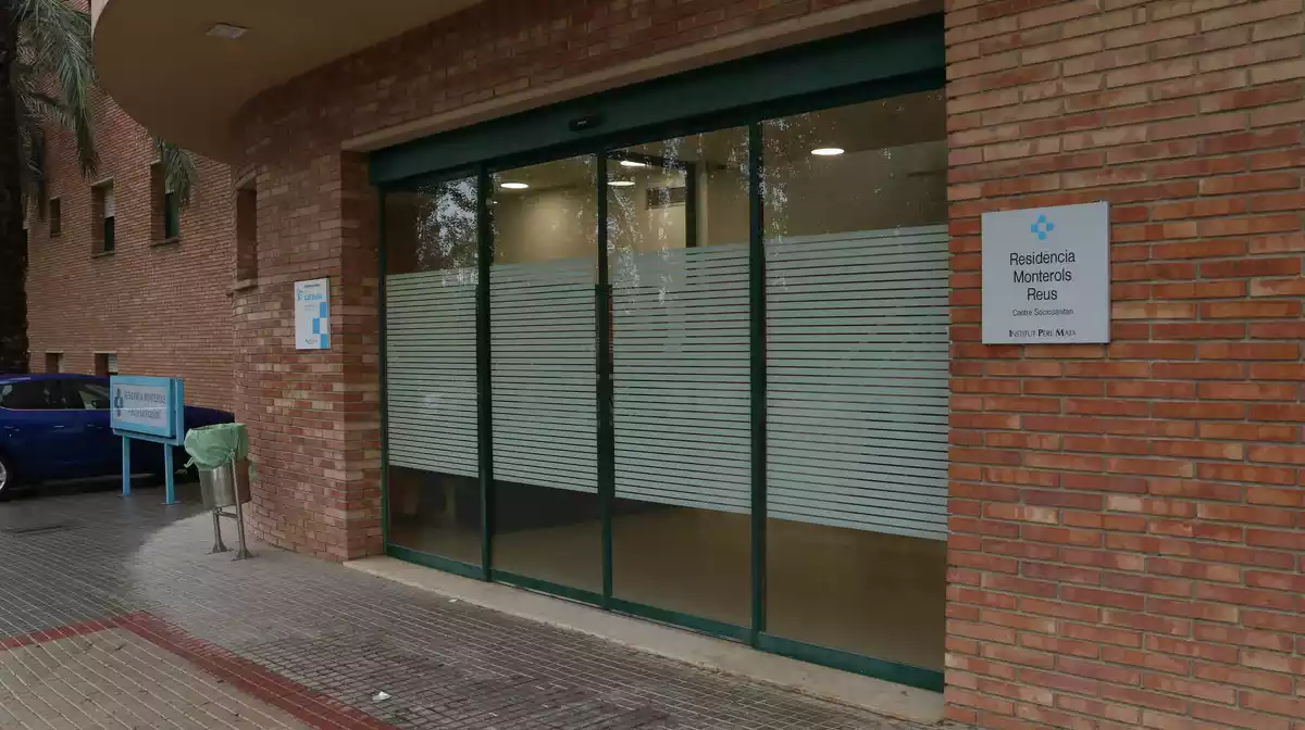 Pla tancat de l'entrada al centre sociosanitari Monterols de Reus.