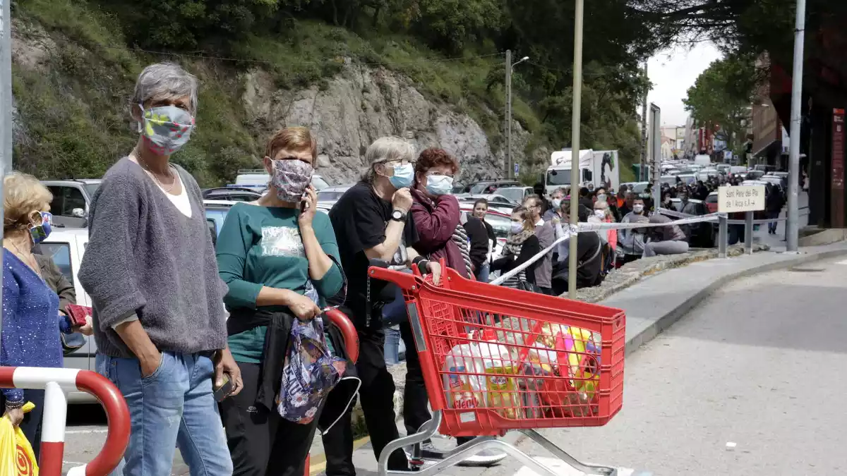 Cues a la part francesa del Pertús arran de l'inici del desconfinament a França