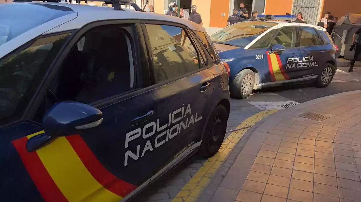 Patrulles de la Policia Nacional en una baralla en Benimàmet, València