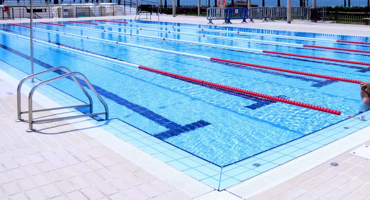 Pla general de la piscina municipal de Sant Carles de la Ràpita, reoberta aquest dilluns