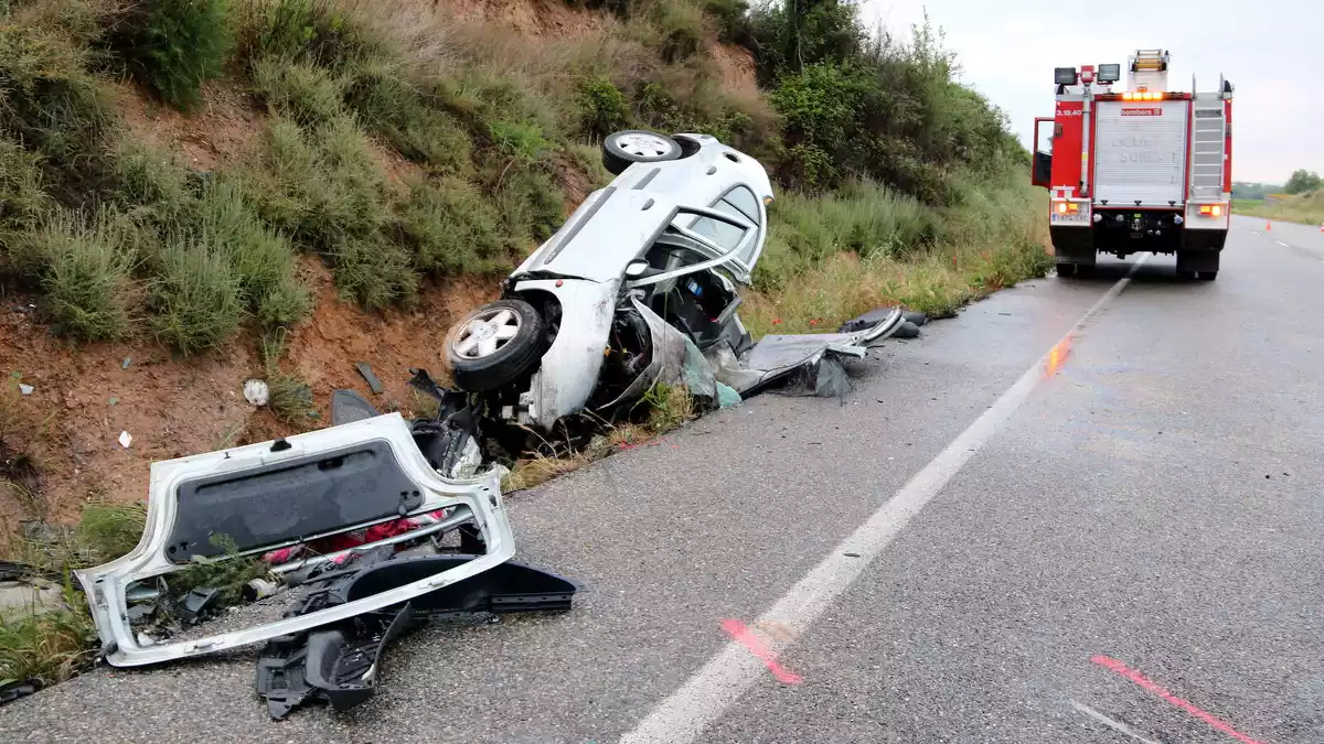 Imatge d'arxiu d'un accident mortal a la C-12, que connecta l'Ebre amb Lleida