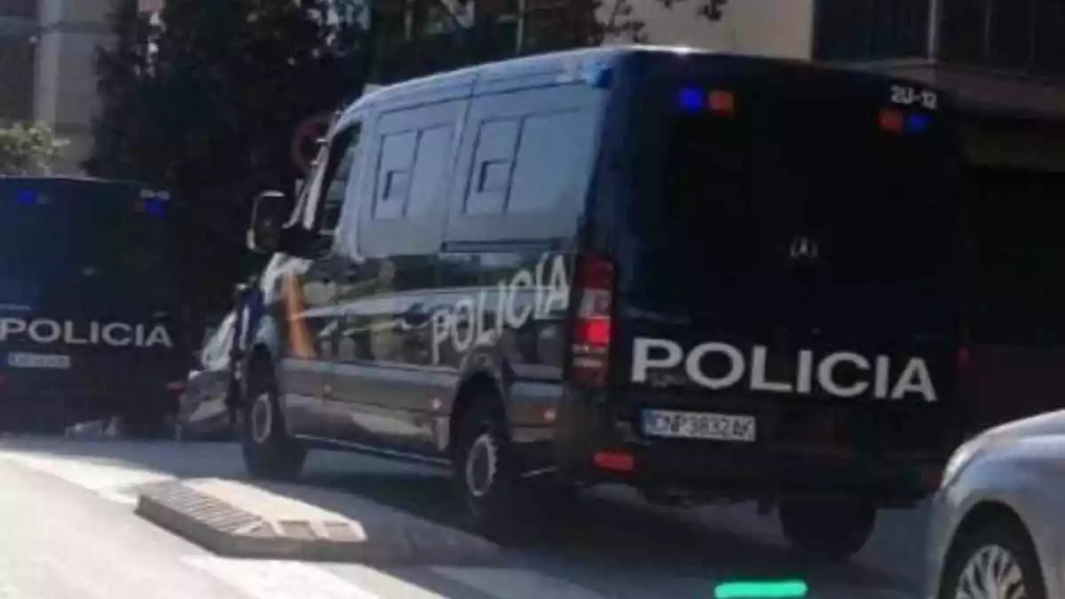 Furgó de la Policia Nacional a Badalona