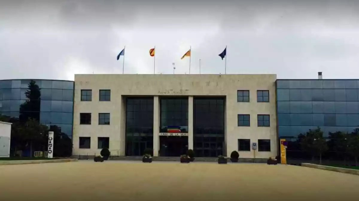 Exterior de l'edifici de l'Ajuntament de Cambrils