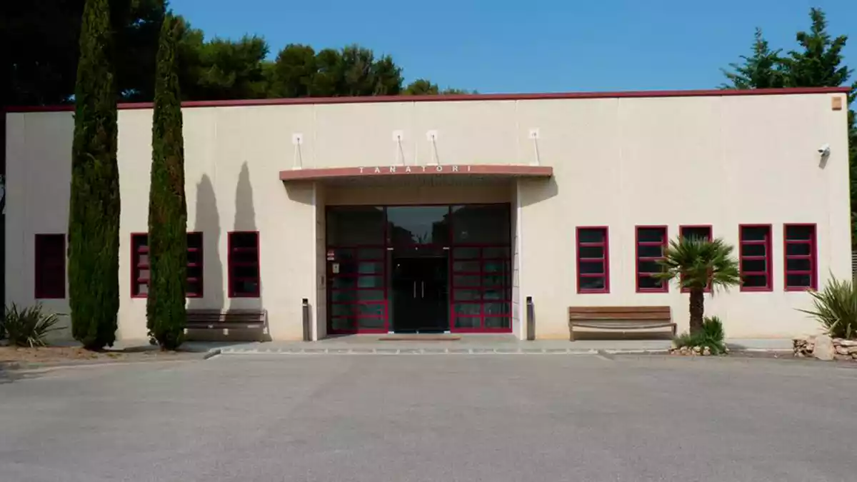 Imatge de l'exterior del Tanatori de Valls