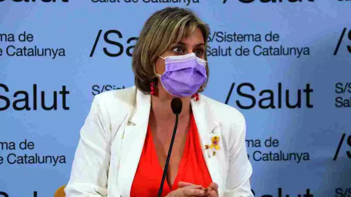 Pla mitjà de la consellera de Salut, Alba Vergés, durant la roda de premsa, el 16 de juliol