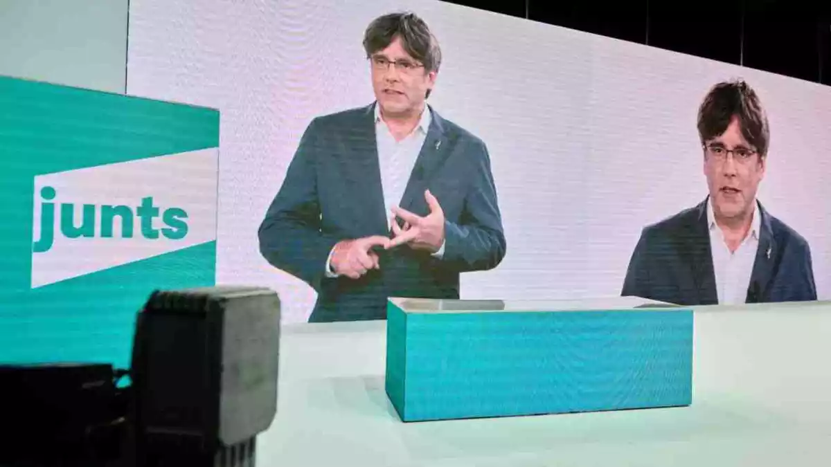 Carles Puigdemont intervé per vídeo a l'acte polític de la fundació de JxCat, el 25 de juliol de 2020