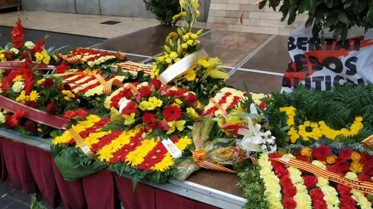 Imatge d'arxiu, ofrena floral de la Diada 2019 a Reus