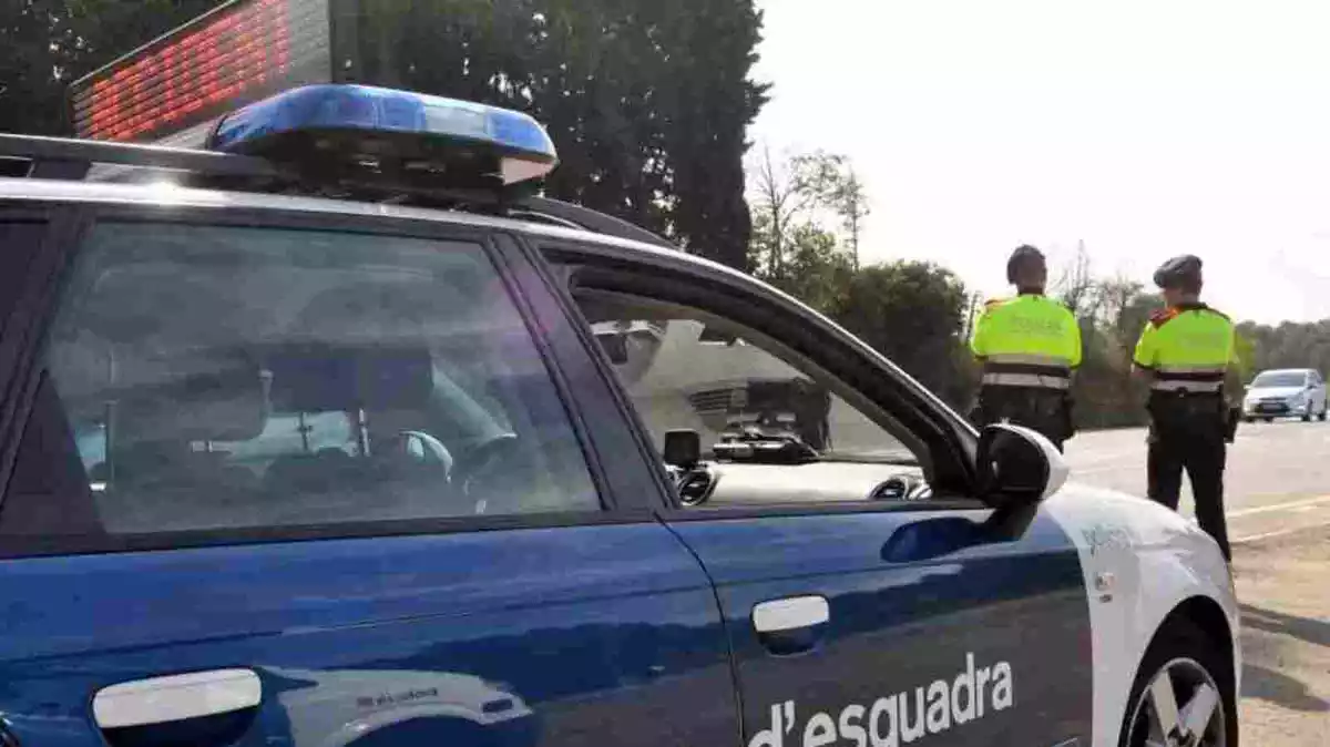 Imatge d'un cotxe de Mossos d'Esquadra en un accident