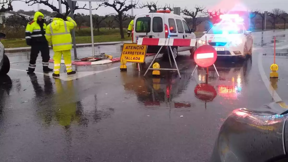 Imatge d'un tall de carretera, a la Pobla de Montornès