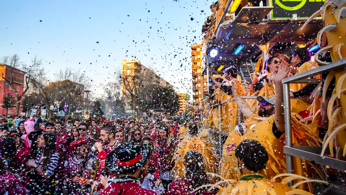 Les millors imatges de la Guerra de Confeti del Carnaval de Reus 2020