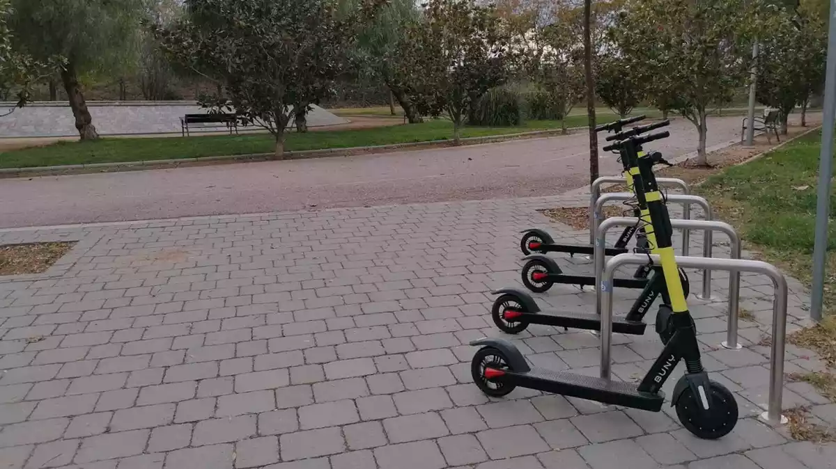 Imatge d'arxiu d'un punt d'estacionament de patinets a Tarragona