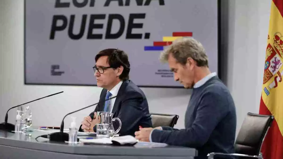 El ministre de Sanitat, Salvador Illa, i Fernando Simón en una roda de premsa a la Moncloa