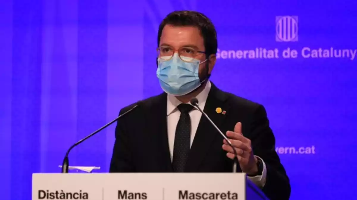 El vicepresident de la Generalitat, Pere Aragonès, en roda de premsa amb mascareta