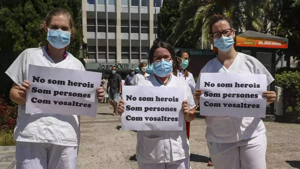 Metges manifestant-se a Tarragona.