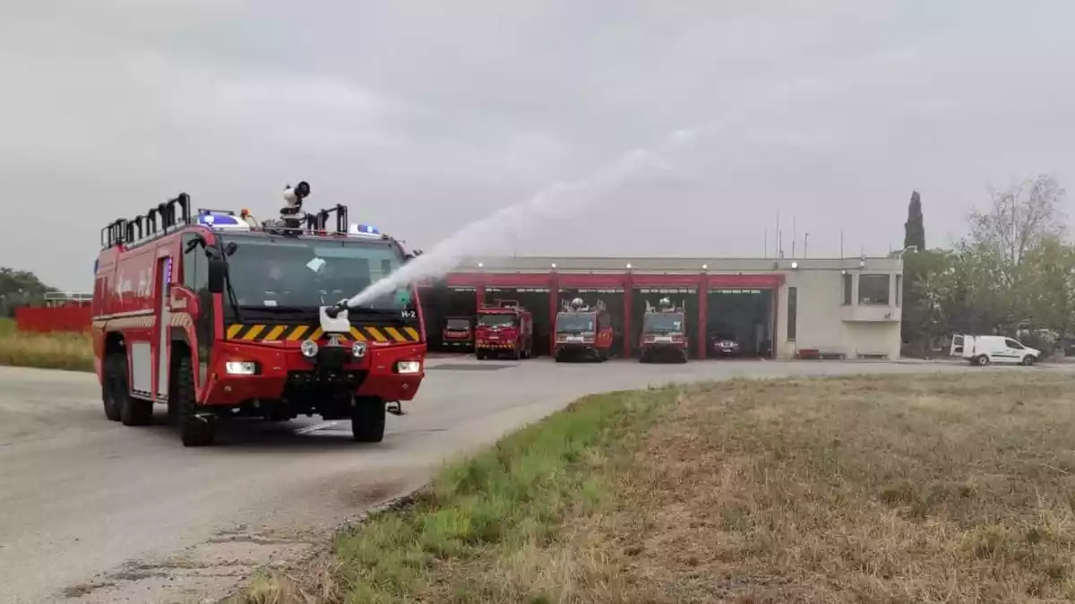 Imatge dels nous camions extintors que ha adquirit l'Aeroport de Reus