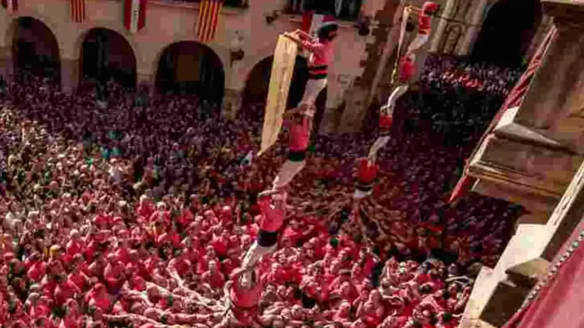 Els castellers durant la Diada de Santa Úrsula a Valls