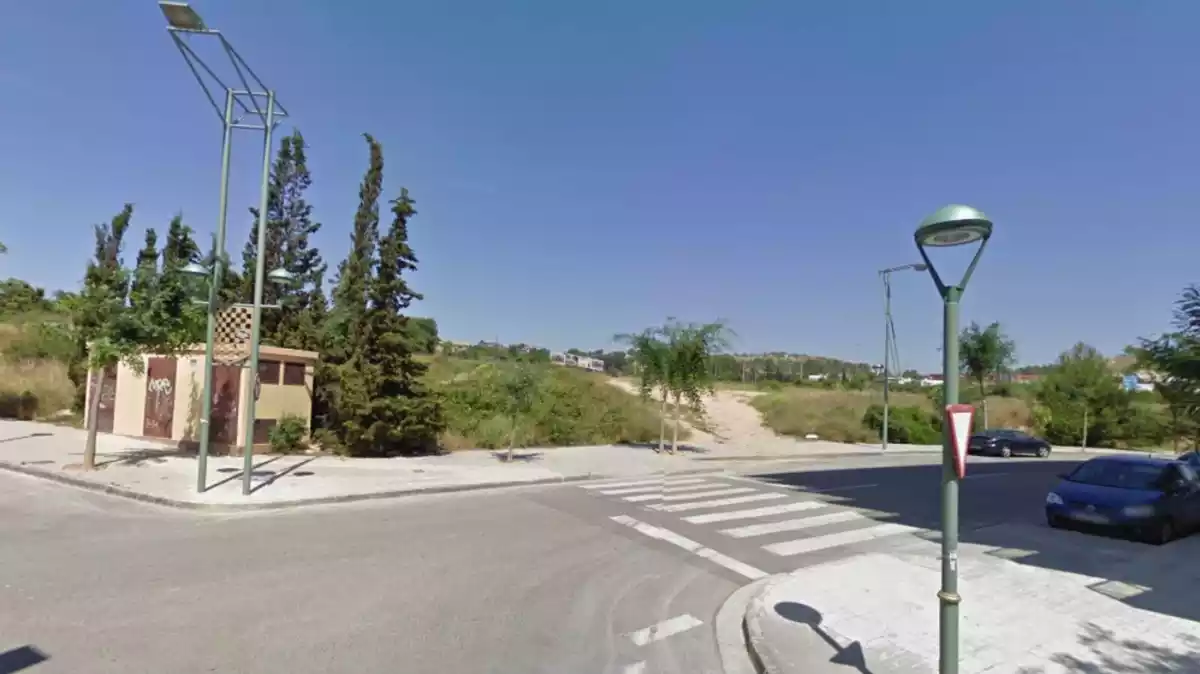 Imatge dels terrenys municipals, al carrer Mercè Rodoreda de la vall de l'Arrabassada, on ha d'anar la nova residència
