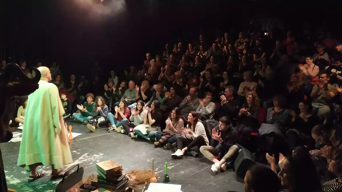 Imatge d'una representació teatral a la Sala Trono de Tarragona