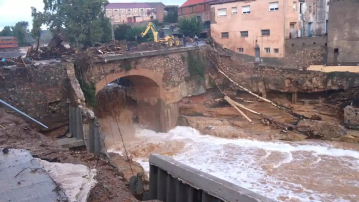 Imatge d'un pont destrossat a l'Espluga de Francolí per la riuada del 2019