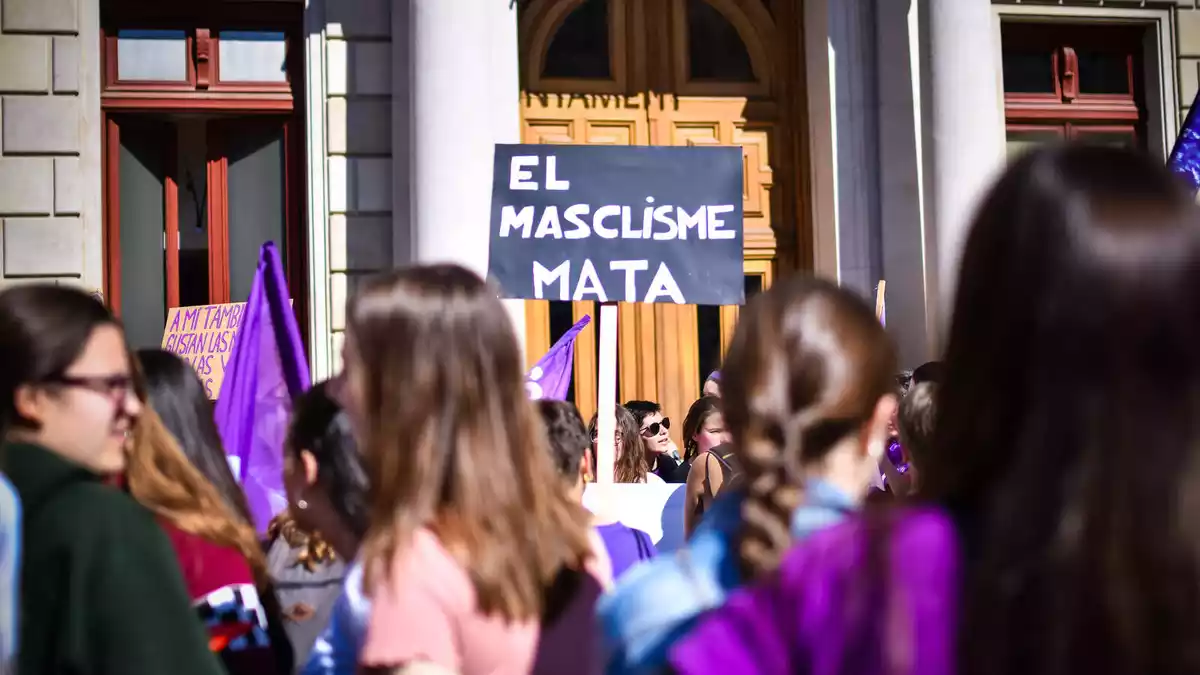 La manifestació feminista pel 8-M 2020 a Reus en imatges