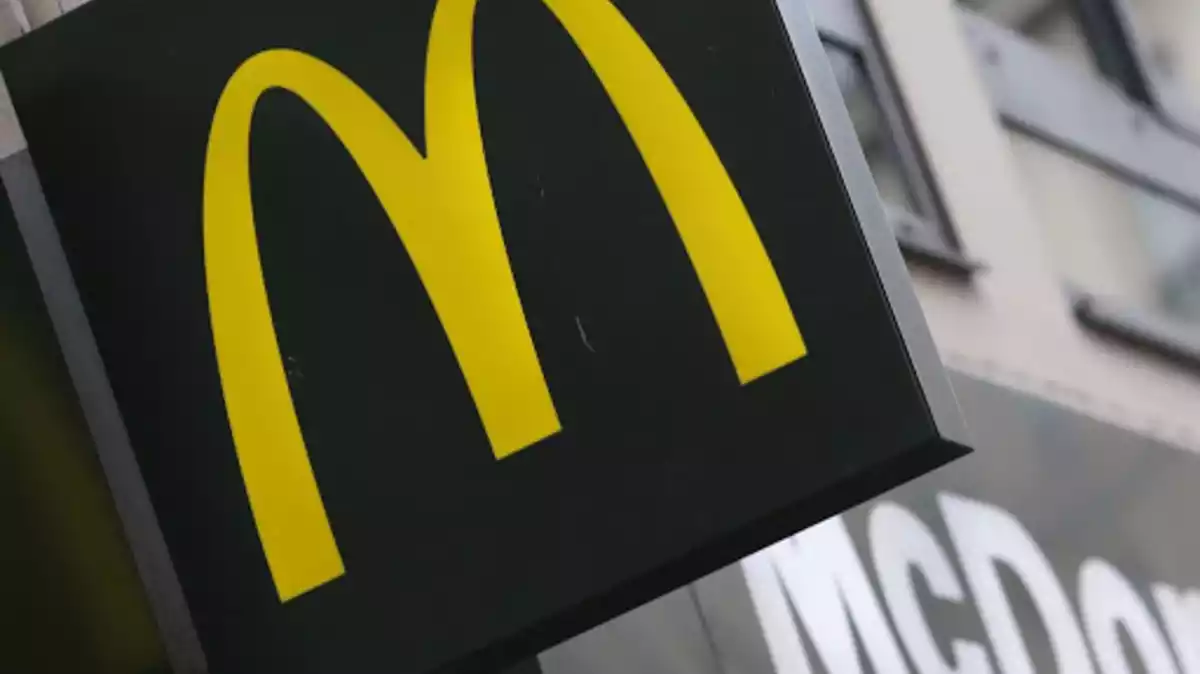 El logo de McDonald's en un dels seus establiments