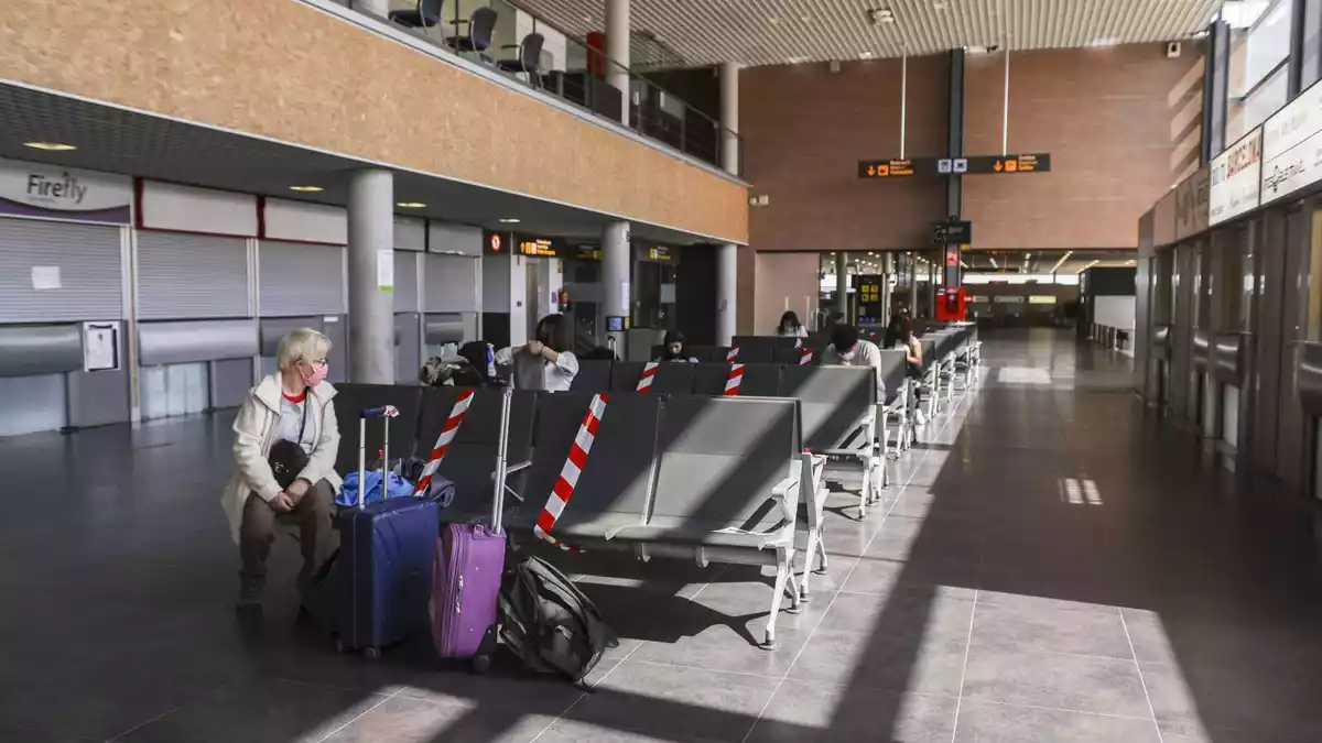 Turista a l'Aeroport de Reus.