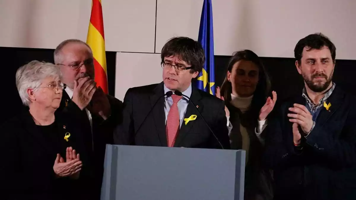 Carles Puigdemont, Lluís Puig, Clara Ponsatí, Toni Comín i Meritxell Serret.