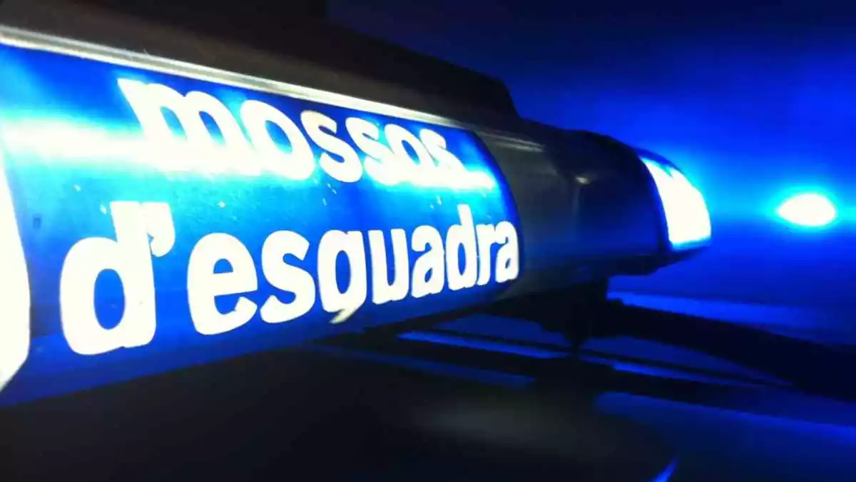 La sirena d'un vehicle dels Mossos d'Esquadra encesa