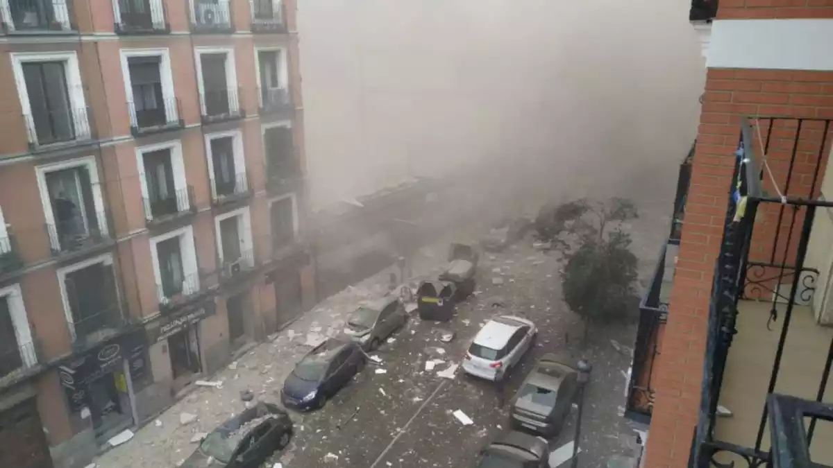 Una imatge de l'explosió al carrer de Toledo de Madrid.