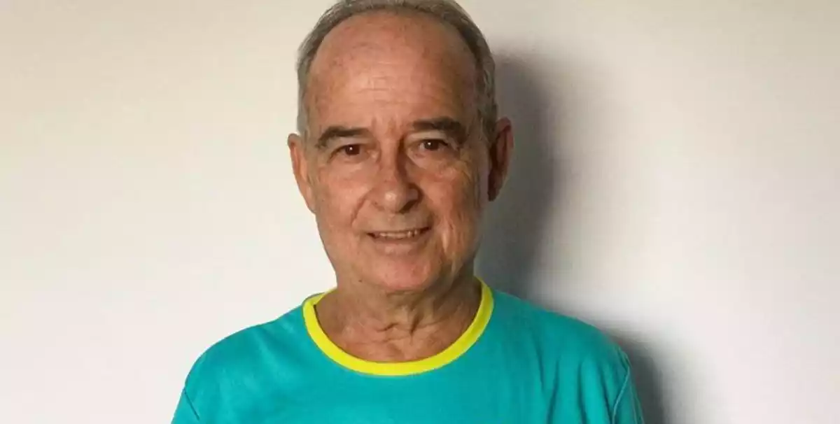 Bartolomé Pluma amb la samarreta d'una de les diades de l'ANC
