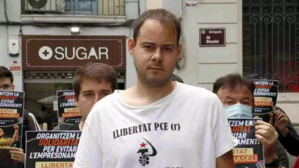 El raper lleidatà Pablo Rivadulla, conegut artísticament com a Pablo Hasel, després d'una roda de premsa a Lleida