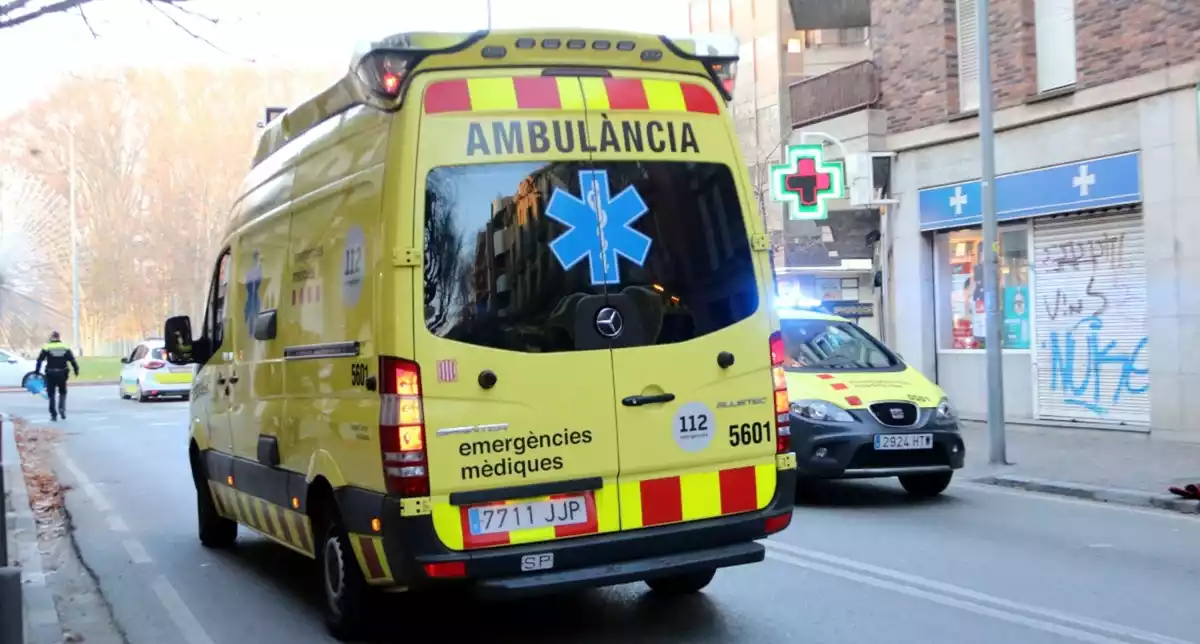 Imatge d'arxiu d'una ambulància del Sistema d'Emergències Mèdiques (SEM)