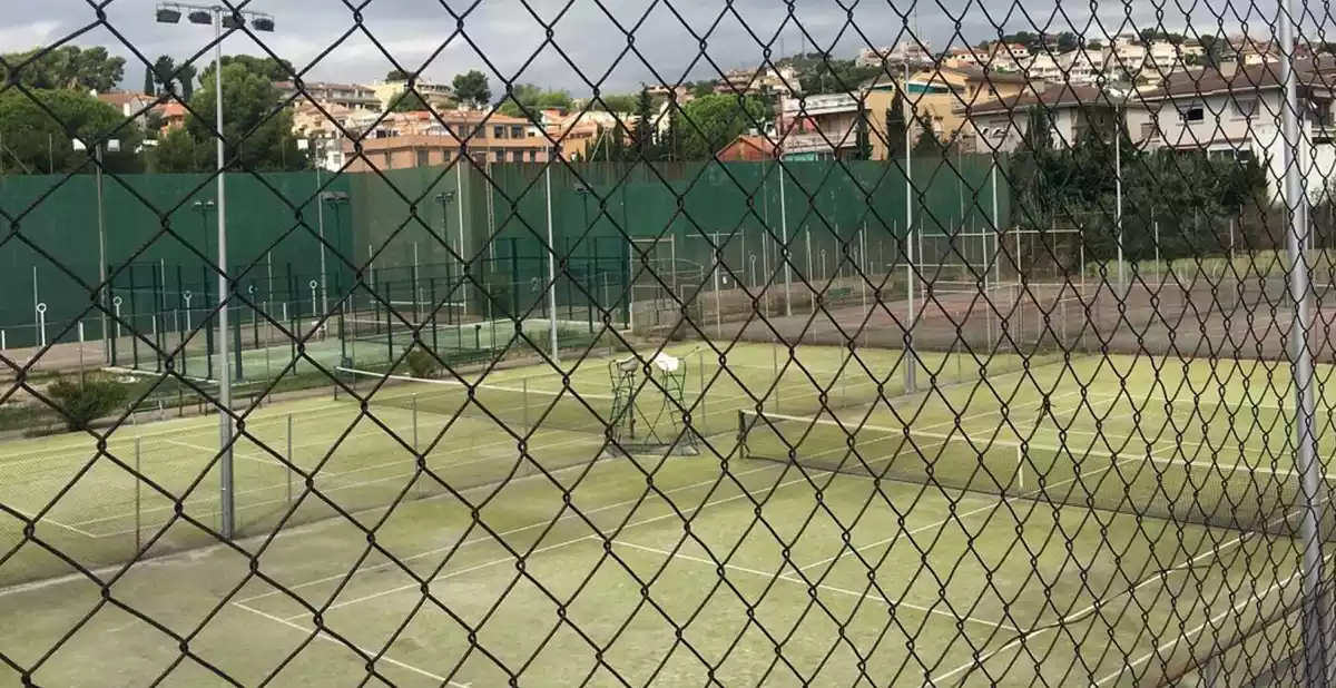 Les antigues pistes de tenis Sant Miquel de Segur.