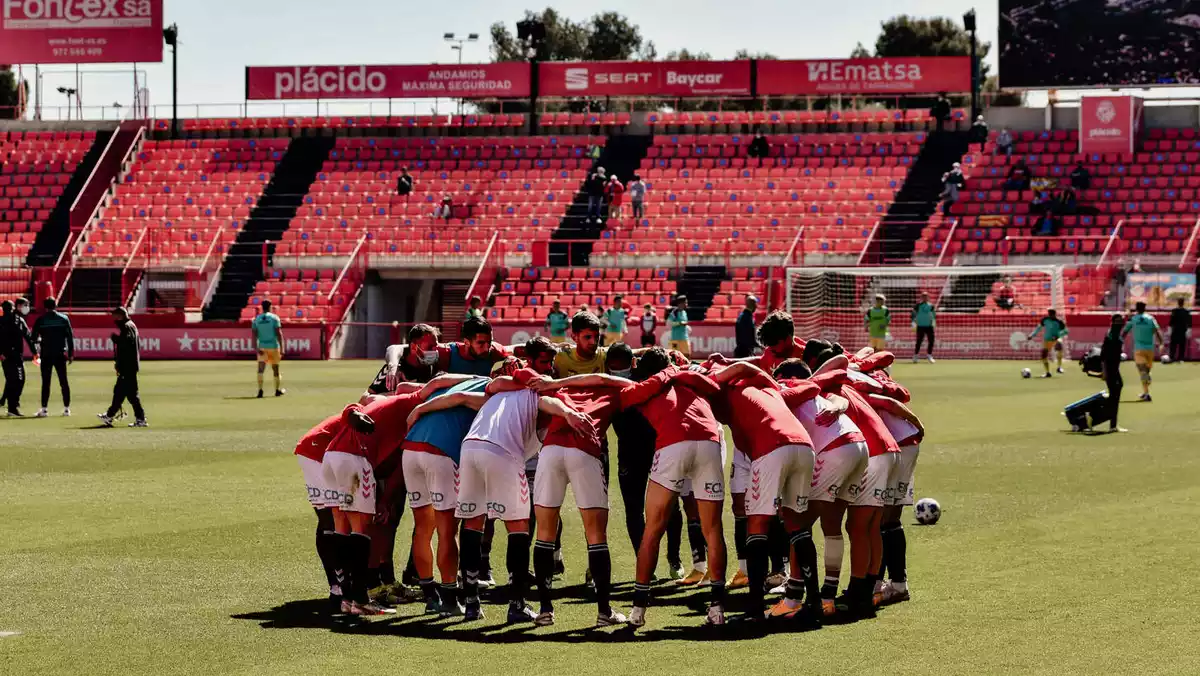 El públic ha pogut tornar després de molts mesos a veure futbol en directe al Nou Estadi de Tarragona