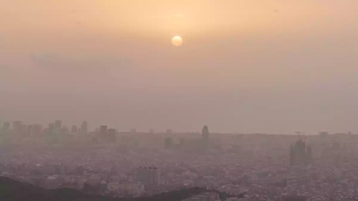Imatge de la pols en suspensió a la ciutat de Barcelona