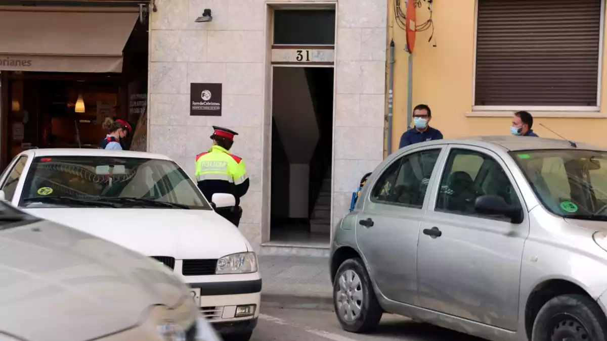 El portal del pis on han trobat una dona morta a Manresa.