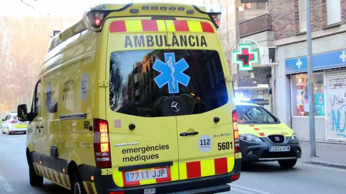Imatge d'arxiu d'una ambulància del Sistema d'Emergències Mèdiques (SEM)