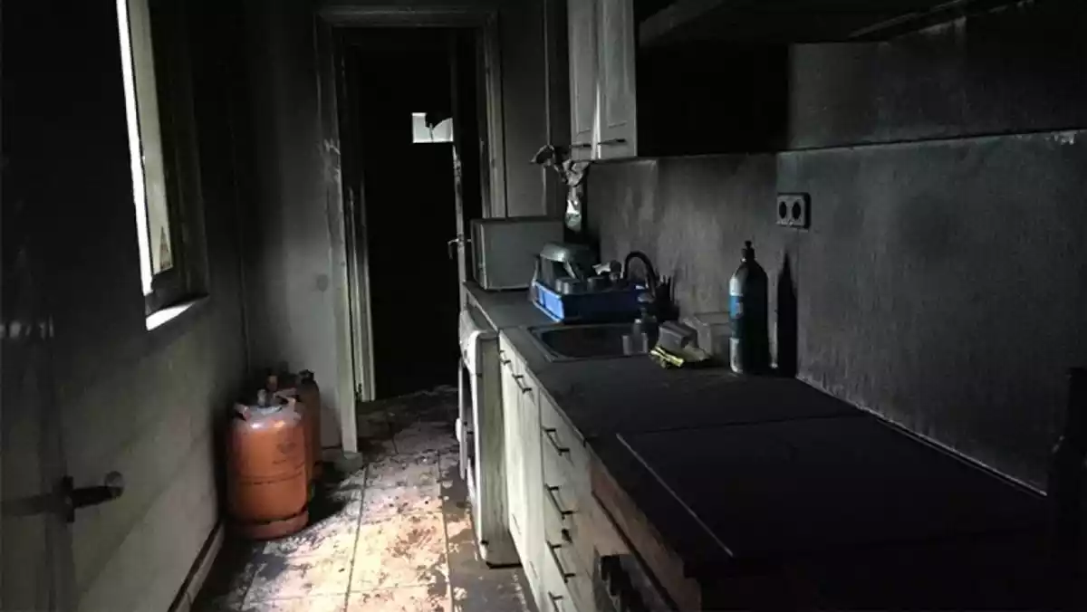 Imatge de la cuina cremada de la dona de 81 anys de Reus