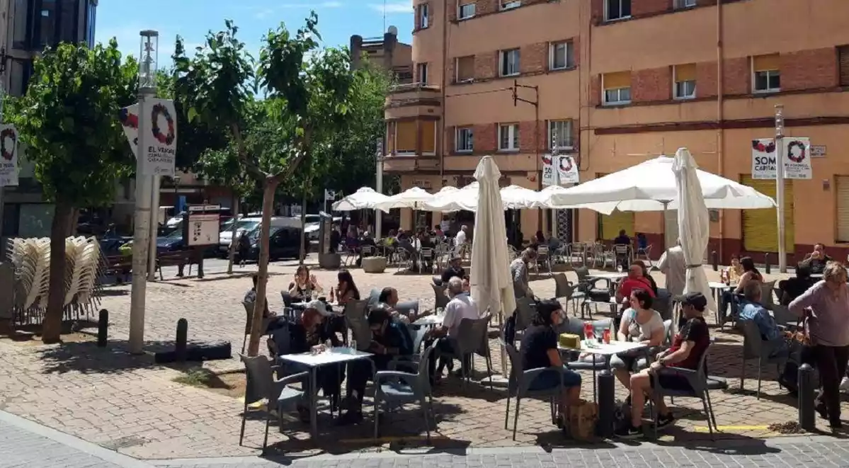 La plaça de Francesc Macià, al Vendrell, en la primera fase del desconfinament.
