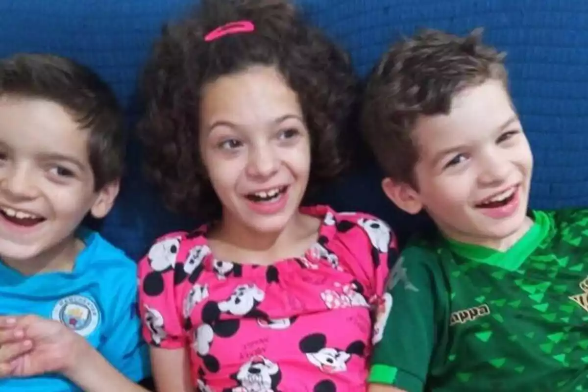 Lidia, Iván y Rubén, hermanos menores con una enfermedad sin cura