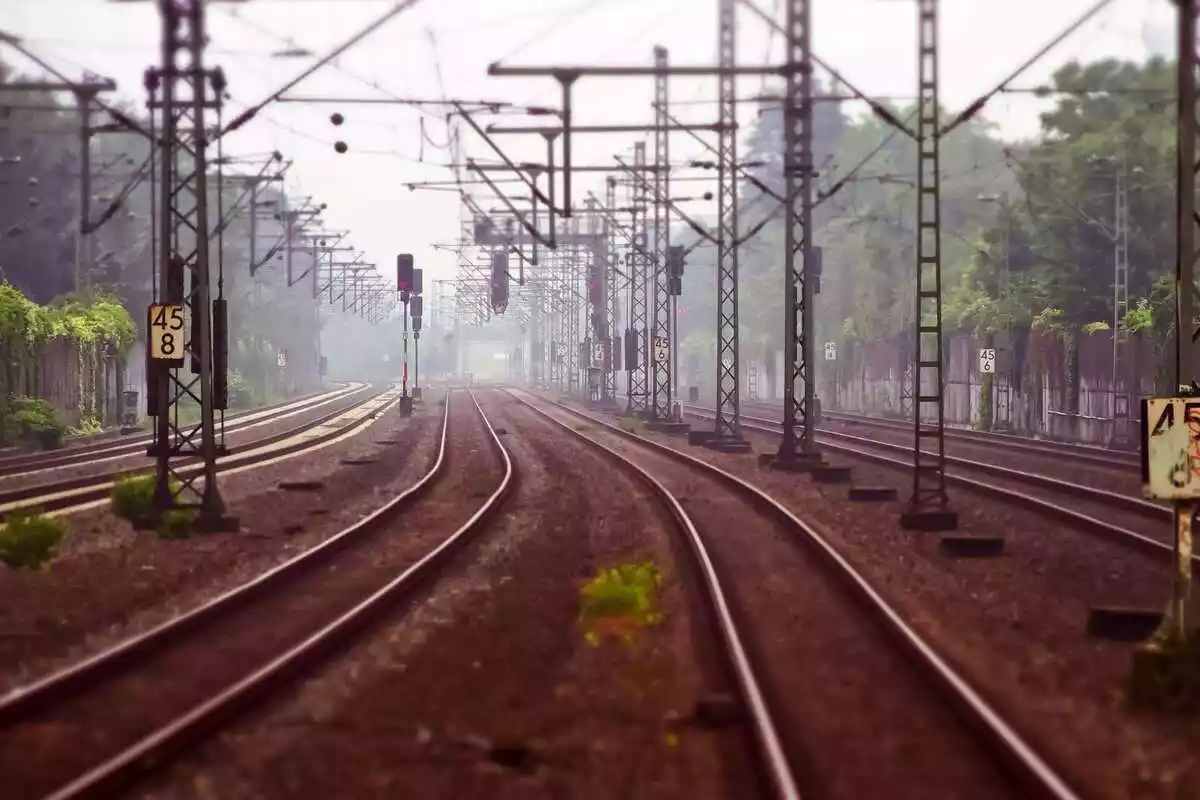 Unas vías del tren vacías