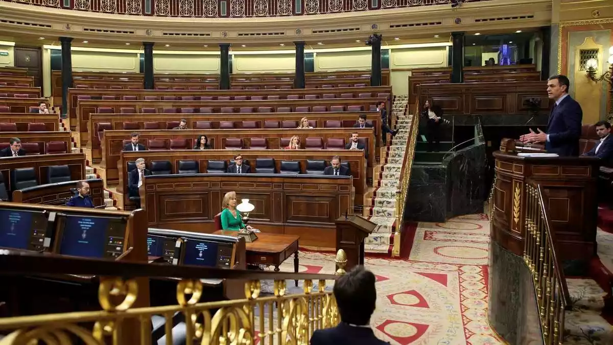 Congreso de los Diputados prácticamente vacío en el pleno extraordinario por el coronavirus