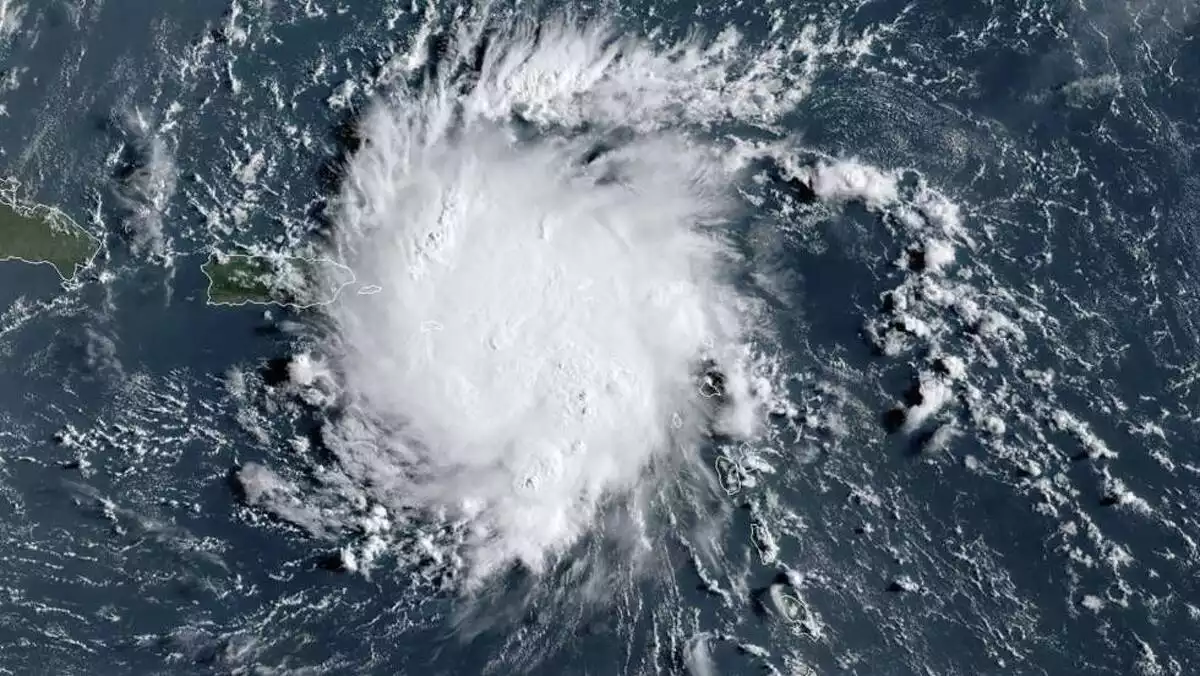 Imagen del Dorian, huracán categoría 1, cruzando Puerto Rico