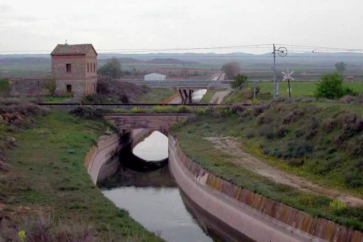 Pont sobre el Canal d'Urgell
