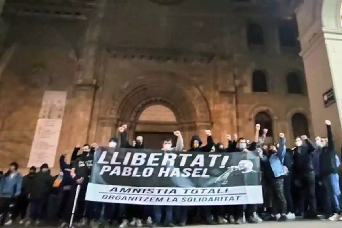 Imatge de la protesta en contra de l'entrada a presó de Pablo Hásel celebrada a Lleida, el dia 20 de febrer de 2021.